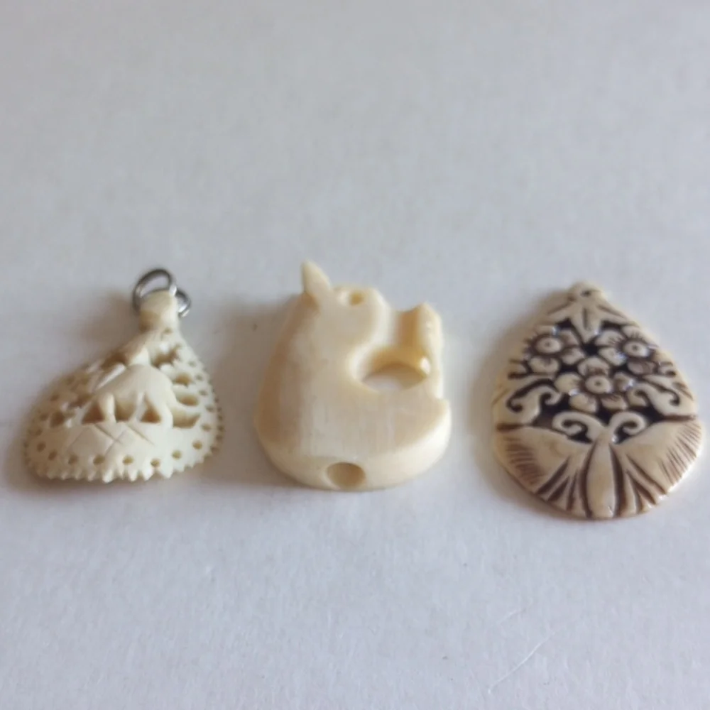 VINTAGE CARVED BONE PENDANTS LOT HORSE BUTTERFLY ELEPHANT